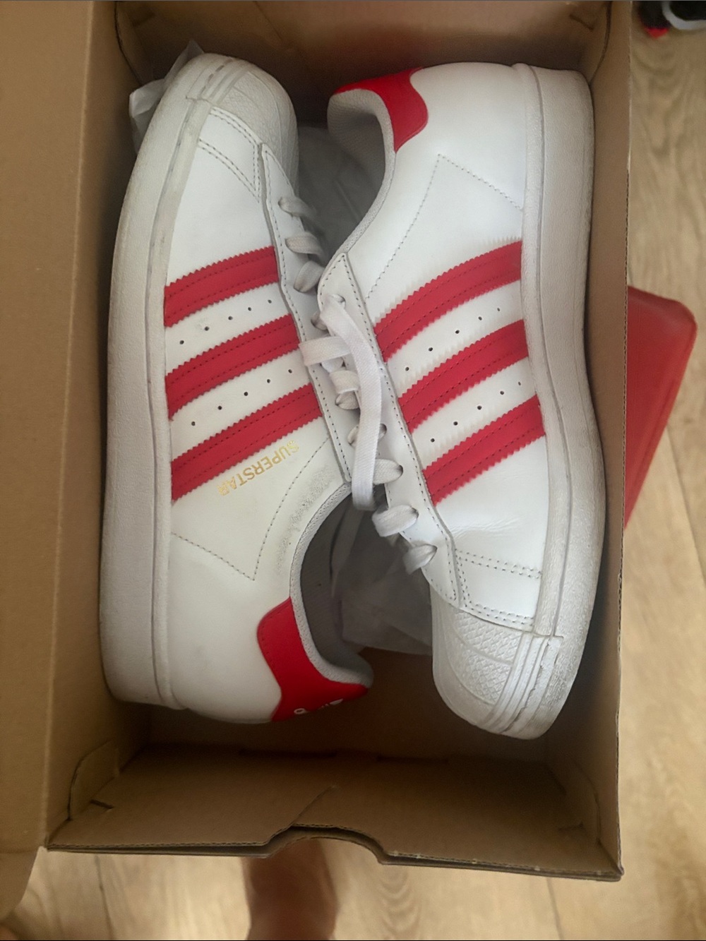 Adidas’s white and Red Classic superstar Leather Sneakers 8W